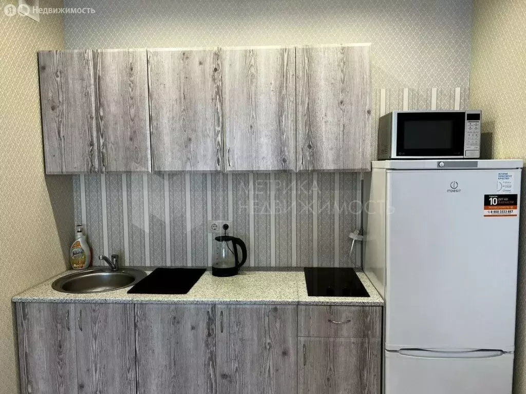 Квартира-студия: Тюмень, улица Алексея Сергиенко, 13 (27 м) - Фото 2