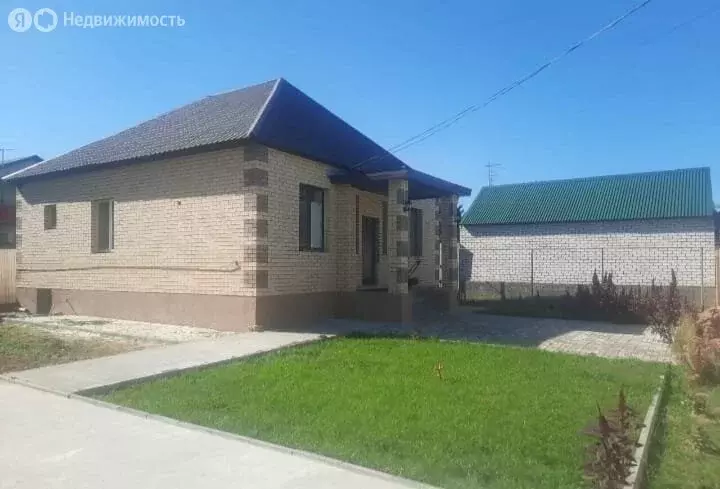 Дом в Волгоград, Лужская улица (100 м) - Фото 1