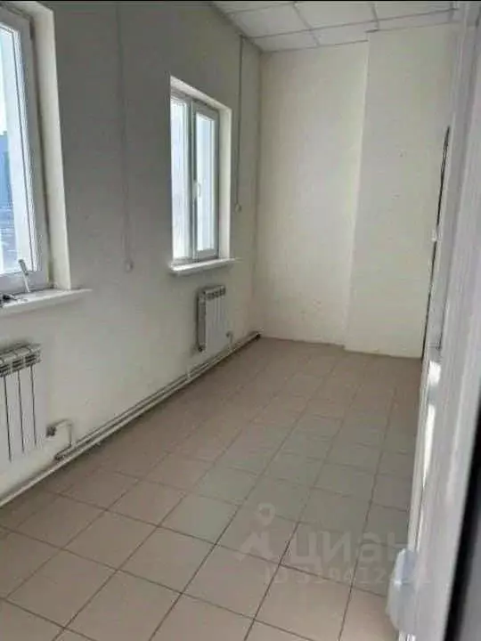 Торговая площадь в Саха (Якутия), Якутск ул. Федора Попова, 23 (30 м) - Фото 1