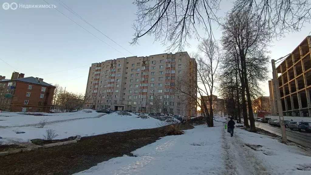 2-комнатная квартира: Сарапул, Центральный жилой район, улица ... - Фото 2