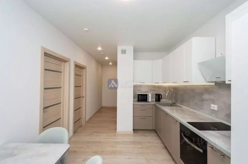 2-к кв. Тюменская область, Тюмень ул. Тимофея Чаркова, 87 (45.7 м) - Фото 1