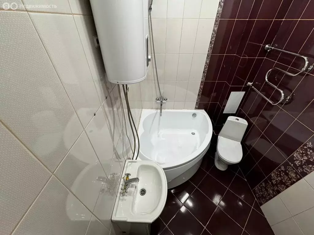 Квартира-студия: посёлок Российский, улица Атамана Бабыча, 11 (24.6 м) - Фото 0