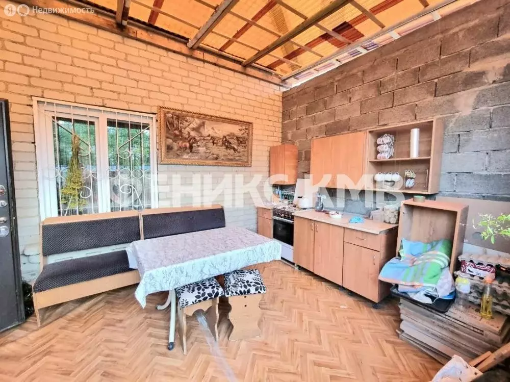 Дом в посёлок Свободы, Фиалковая улица (180 м) - Фото 1