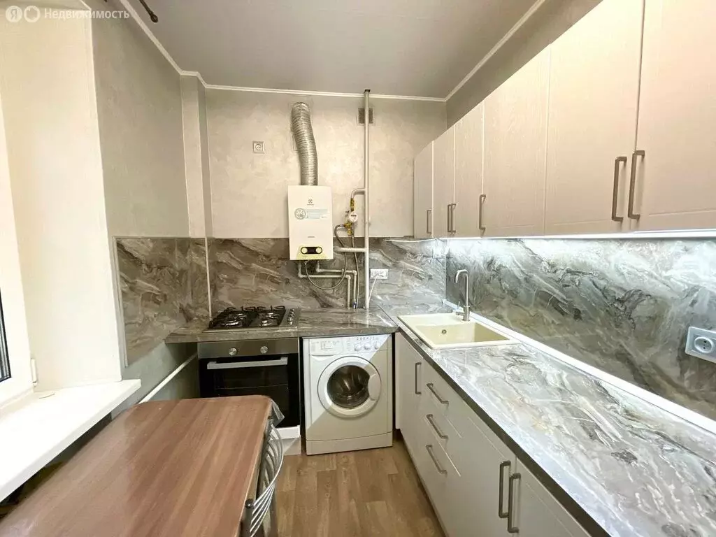 3-комнатная квартира: Киров, улица Правды, 3 (65 м) - Фото 0