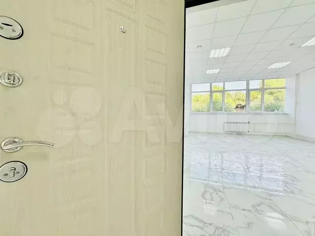 55м2 с большим окном и водой. Новый БЦ центр город - Фото 0