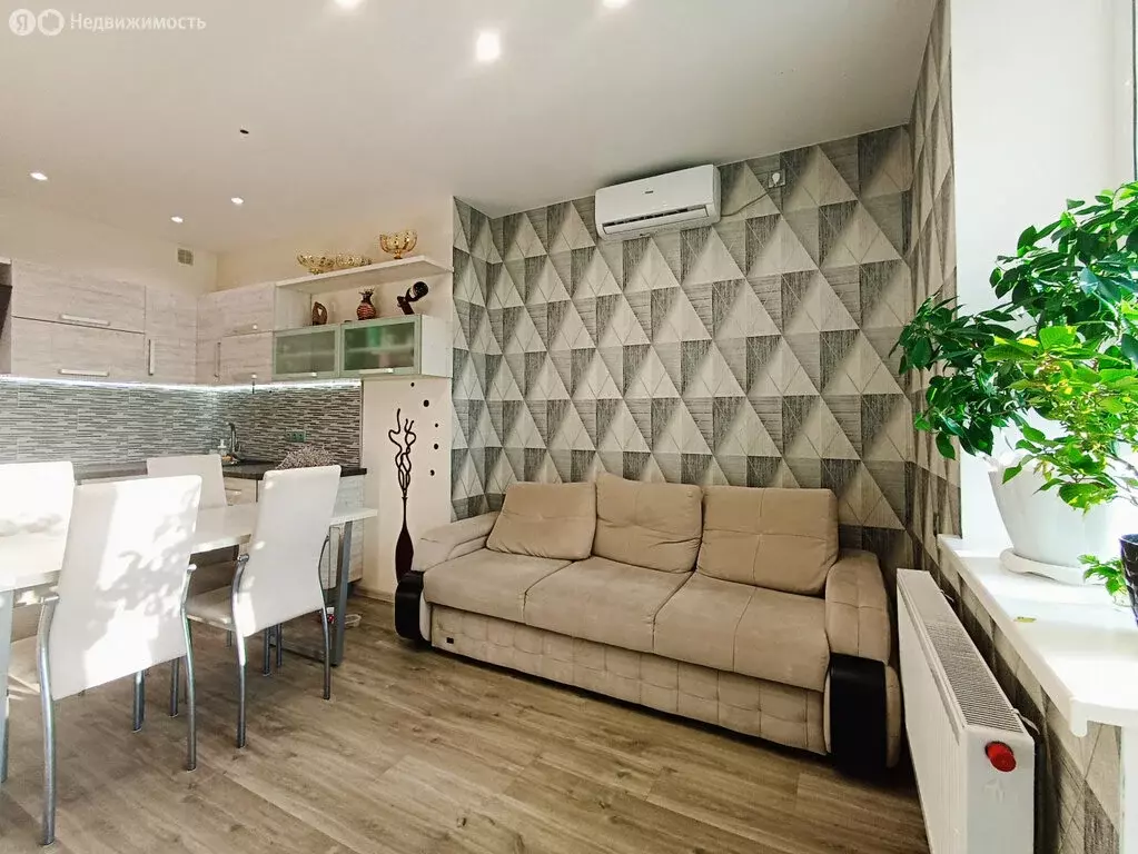 3-комнатная квартира: Волгоград, Промышленная улица, 8 (58 м) - Фото 1