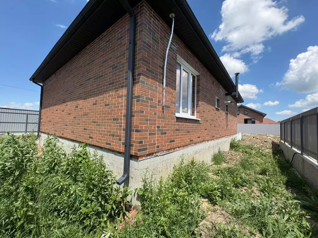 Дом в Краснодарский край, Динской район, Новотитаровское с/пос, с. ... - Фото 1