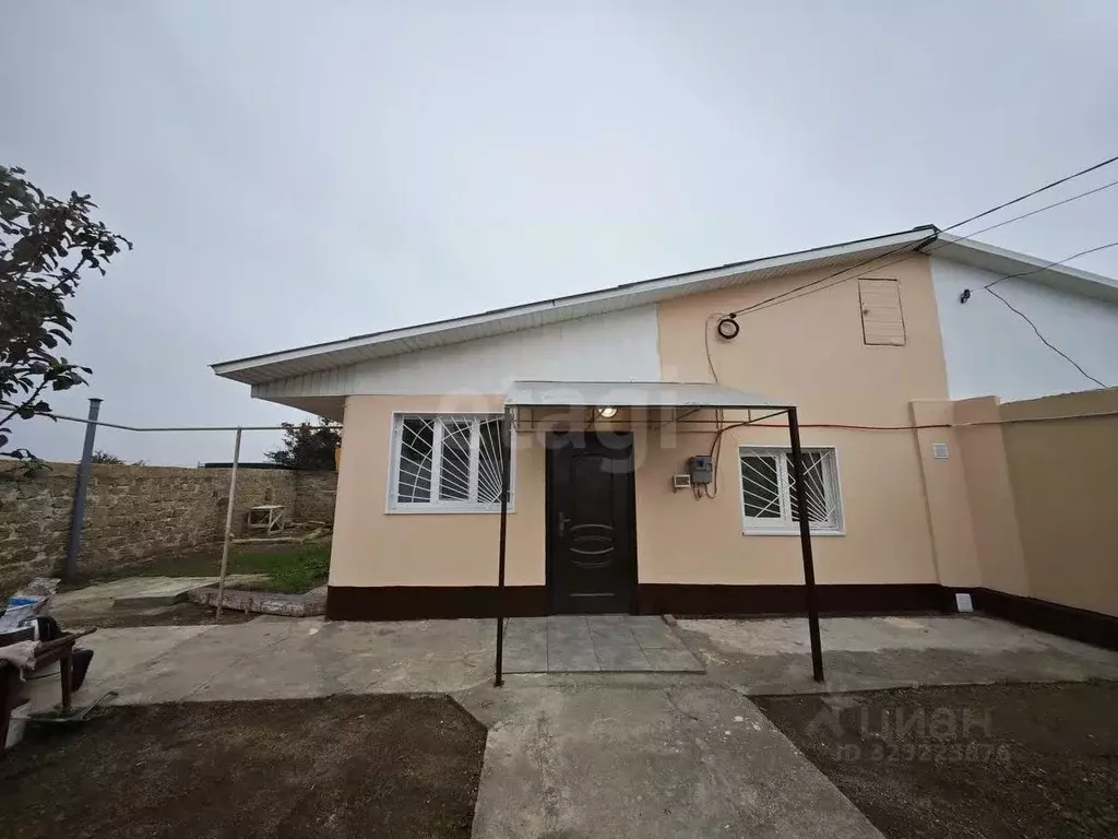 Дом в Крым, Сакский район, с. Лесновка ул. Шевченко (64 м) - Фото 1