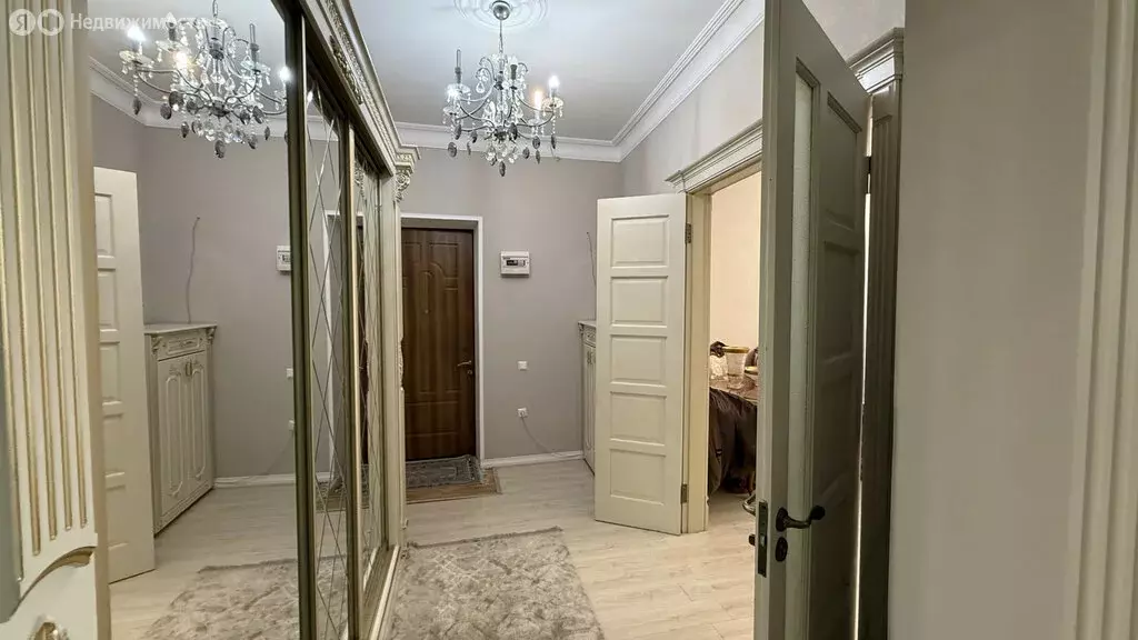 2-комнатная квартира: Махачкала, проспект Насрутдинова, 55к2 (87 м) - Фото 1