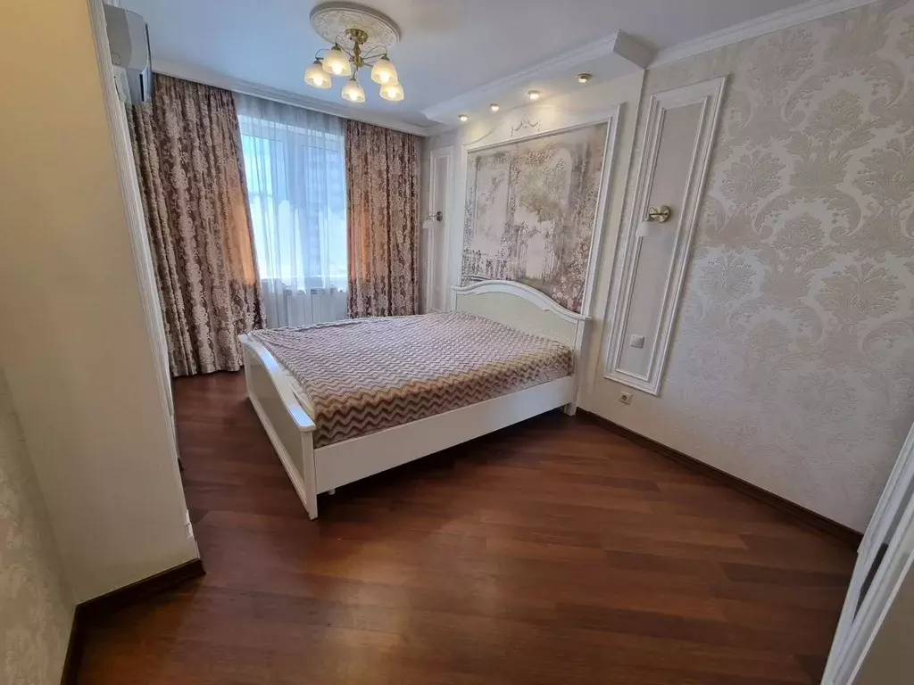 3-к кв. Свердловская область, Екатеринбург ул. Готвальда, 21к1 (86.0 ... - Фото 0
