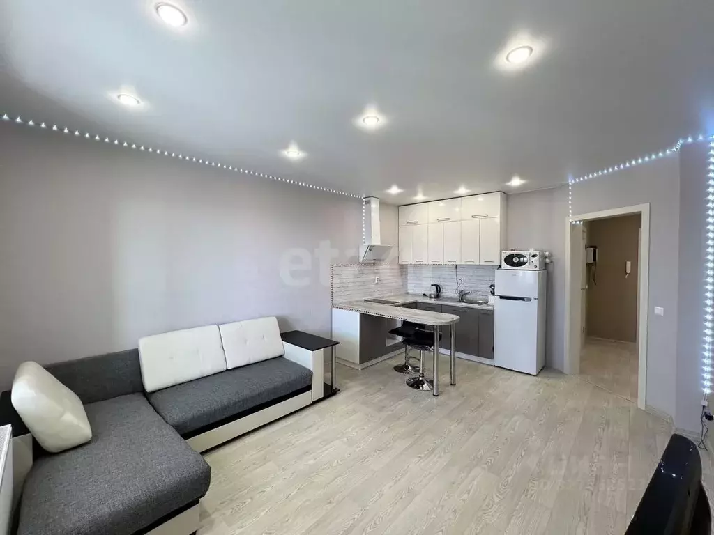 Студия Тюменская область, Тюмень ул. Федюнинского, 64к1 (32.4 м) - Фото 1