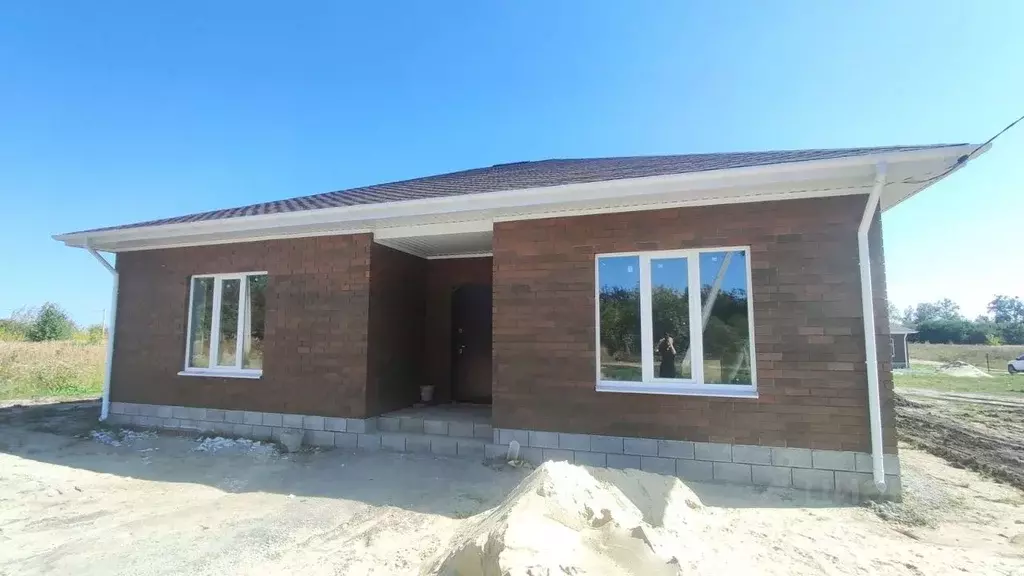 Дом в Белгородская область, Старооскольский городской округ, с. ... - Фото 1