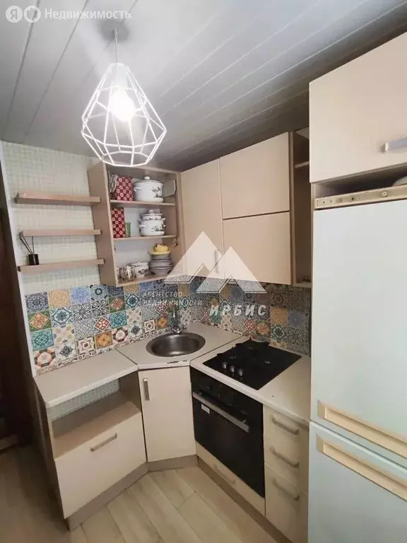 3-комнатная квартира: Барнаул, улица Антона Петрова, 222 (46.8 м) - Фото 1