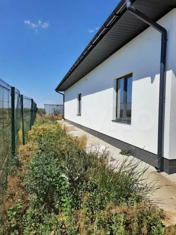 Дом в Крым, Сакский район, с. Уютное ул. Песочная, 11 (167 м) - Фото 1