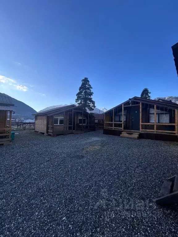 Дом в Карачаево-Черкесия, Зеленчукский район, с. Архыз ул. Алиева (24 ... - Фото 1