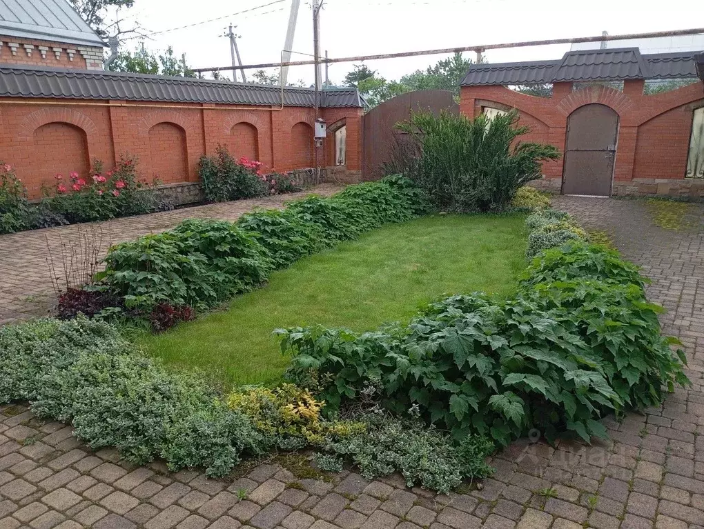 Дом в Краснодарский край, Лабинск Красная ул. (303 м) - Фото 2