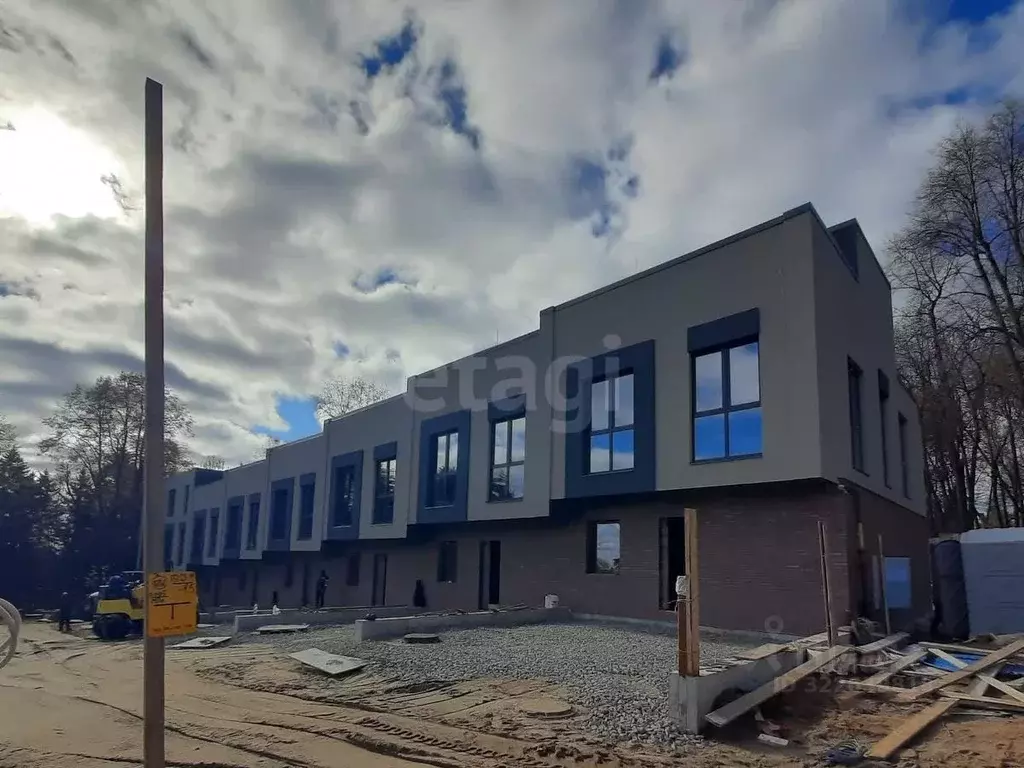 Таунхаус в Пермский край, Пермь Абаканская ул., 39 (200 м) - Фото 1