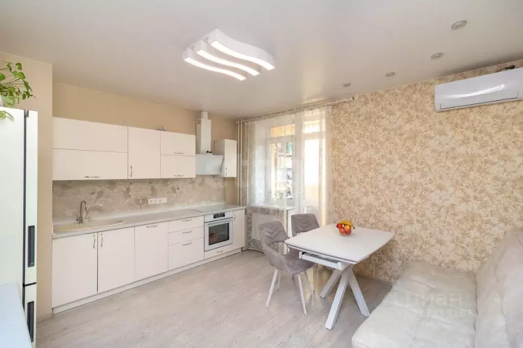 2-к кв. Тюменская область, Тюмень ул. Тимофея Чаркова, 79к3 (62.4 м) - Фото 2