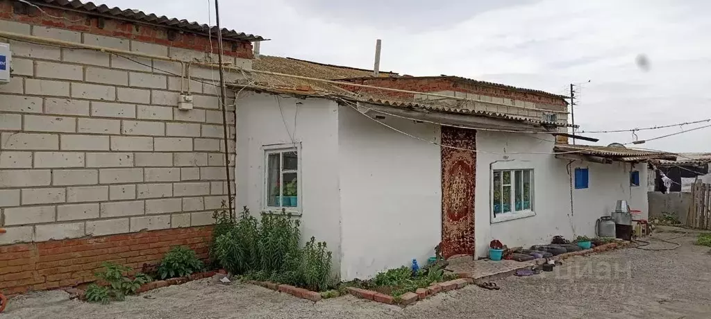 Дом в Саратовская область, Красноармейский район, Гвардейское ... - Фото 1