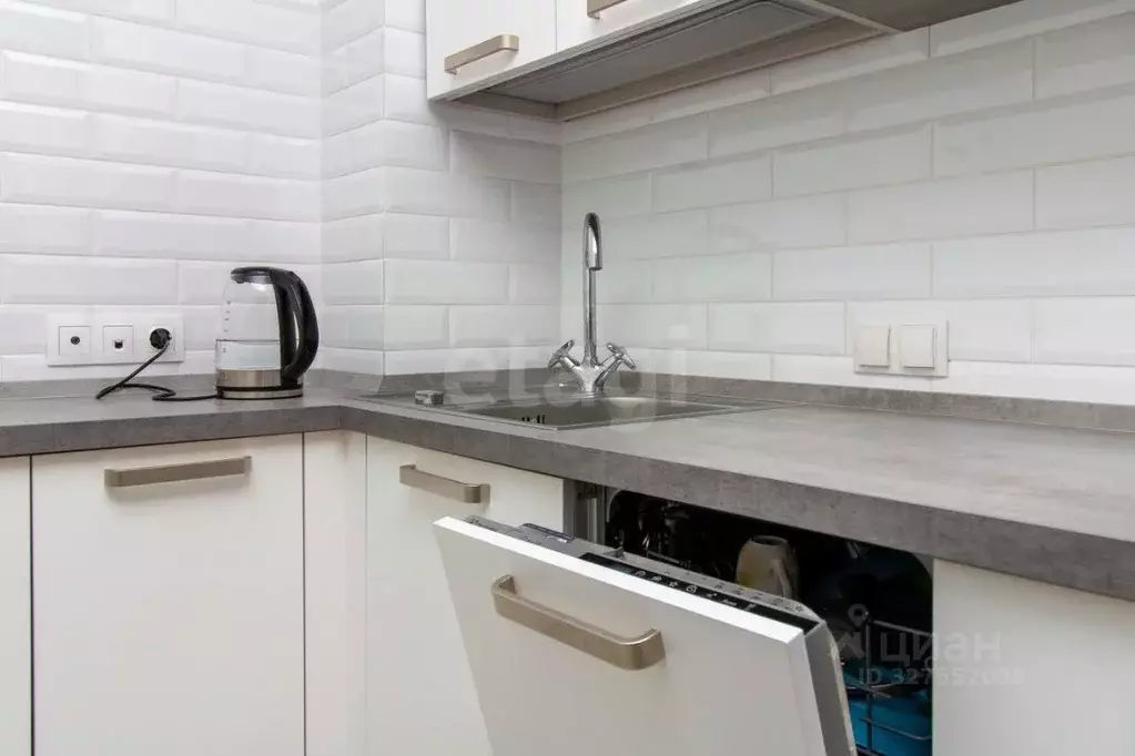 3-к кв. Тюменская область, Тюмень ул. Ю.-Р.Г. Эрвье, 16к1 (70.0 м) - Фото 1