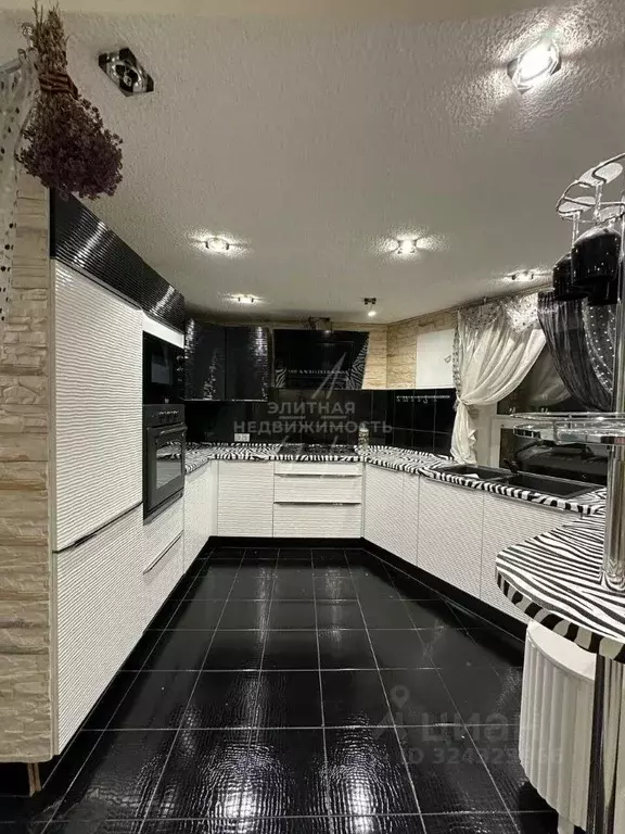 3-к кв. Татарстан, Казань ул. Фатыха Амирхана, 26А (112.5 м) - Фото 1