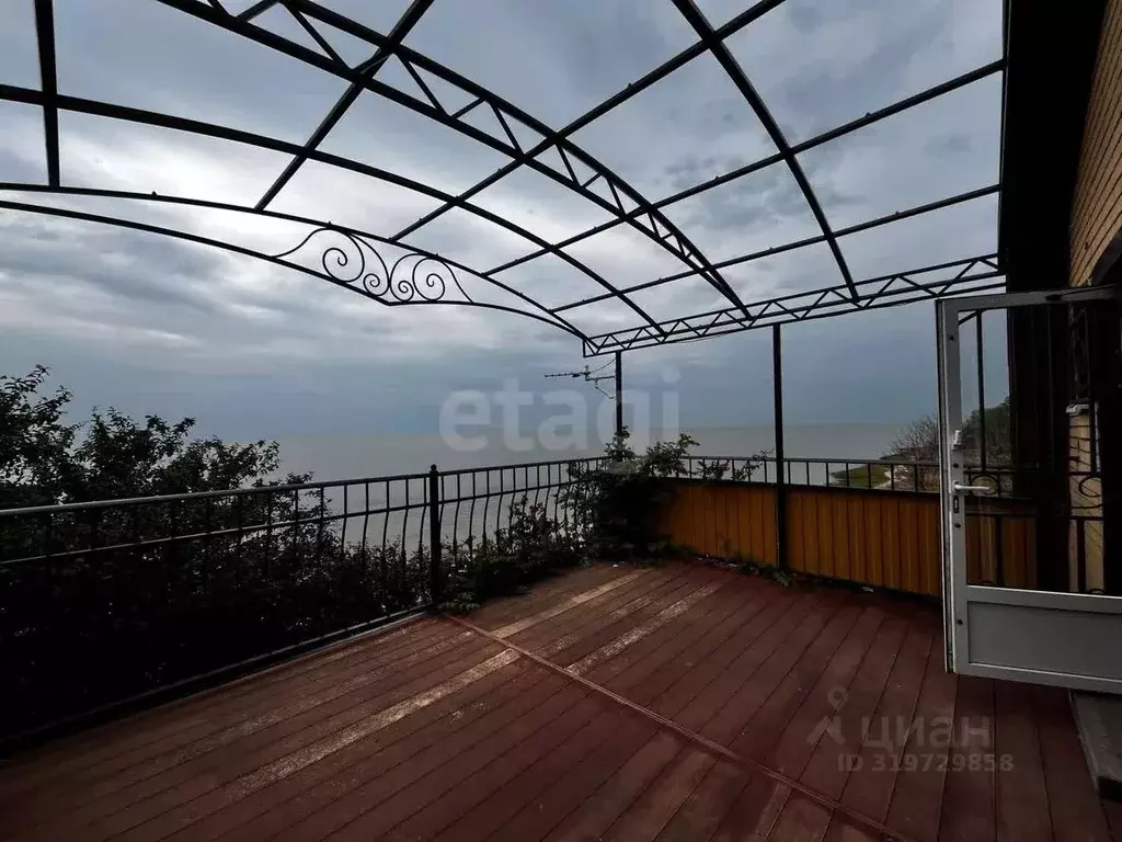 Дом в Ростовская область, Неклиновский район, Новобессергеневское ... - Фото 1