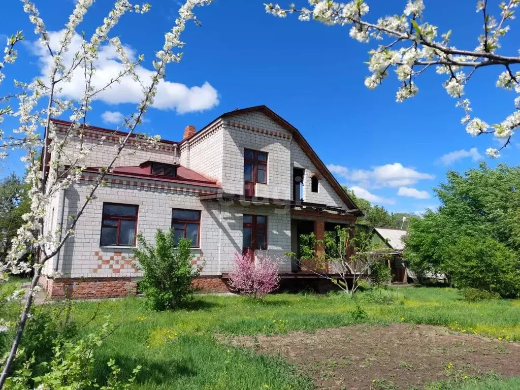 Дом в Амурская область, Свободный ул. Серова (238 м) - Фото 0