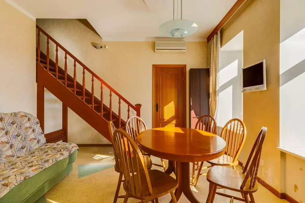 6-к кв. Санкт-Петербург ул. Куйбышева, 28А (200.0 м) - Фото 1