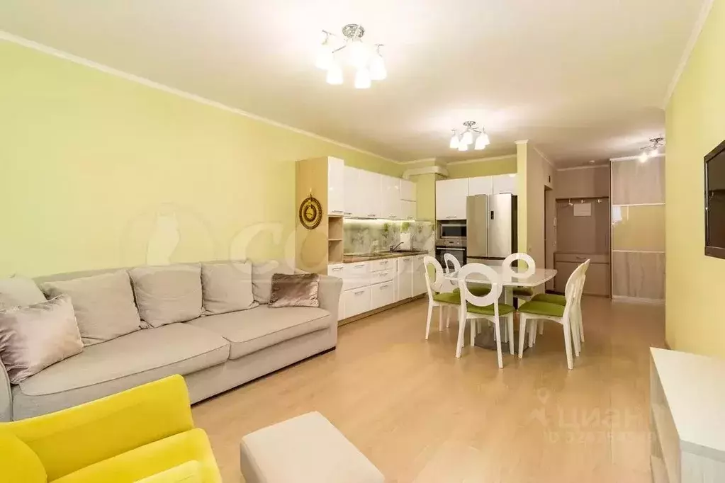 3-к кв. Тюменская область, Тюмень ул. 50 лет Октября, 57А (90.0 м) - Фото 1