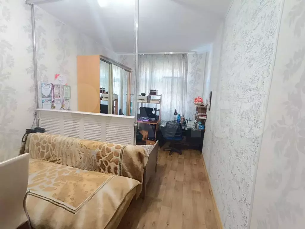 Комната 36,7 м в 8-к., 1/3 эт. - Фото 1