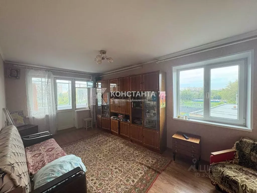 3-к кв. Челябинская область, Челябинск ул. Барбюса, 144В (61.4 м) - Фото 1