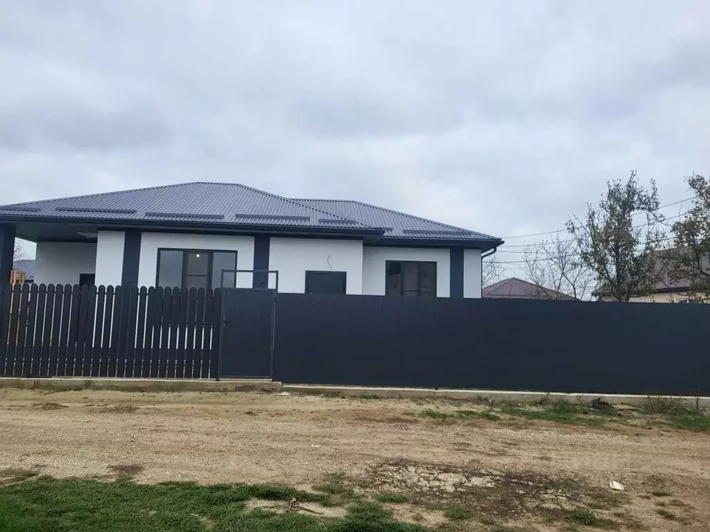 Дом в Краснодарский край, Темрюк Факел СНТ, ул. Дачная, 1 (90 м) - Фото 1