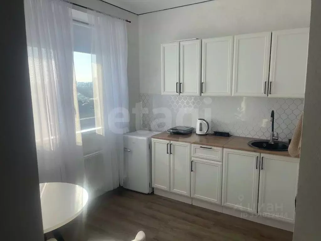 Студия Тюменская область, Тюмень Дамбовская ул., 25к1 (24.3 м) - Фото 1