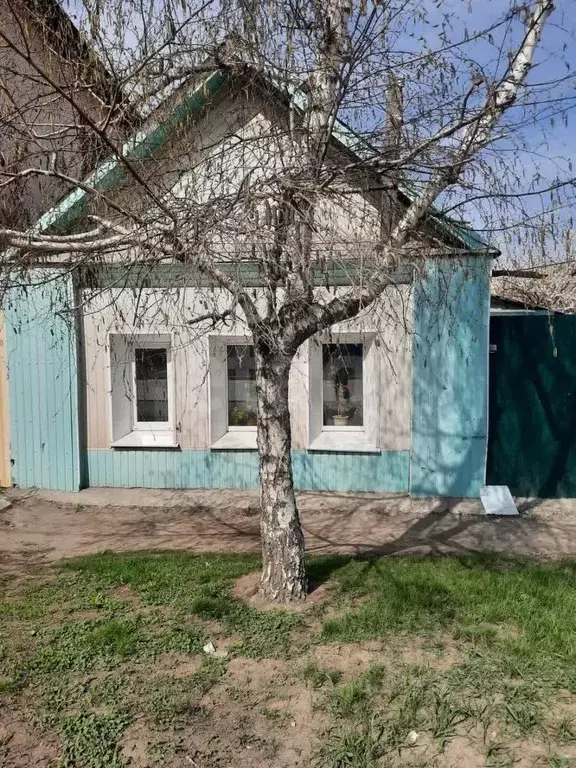 Дом в Саратовская область, Энгельс ул. Маяковского, 136 (50 м) - Фото 1