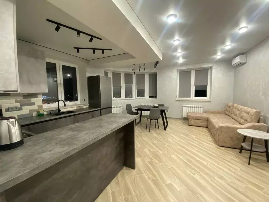 2-к кв. Северная Осетия, Владикавказ ул. Шамиля Джикаева, 1А (88.0 м) - Фото 0