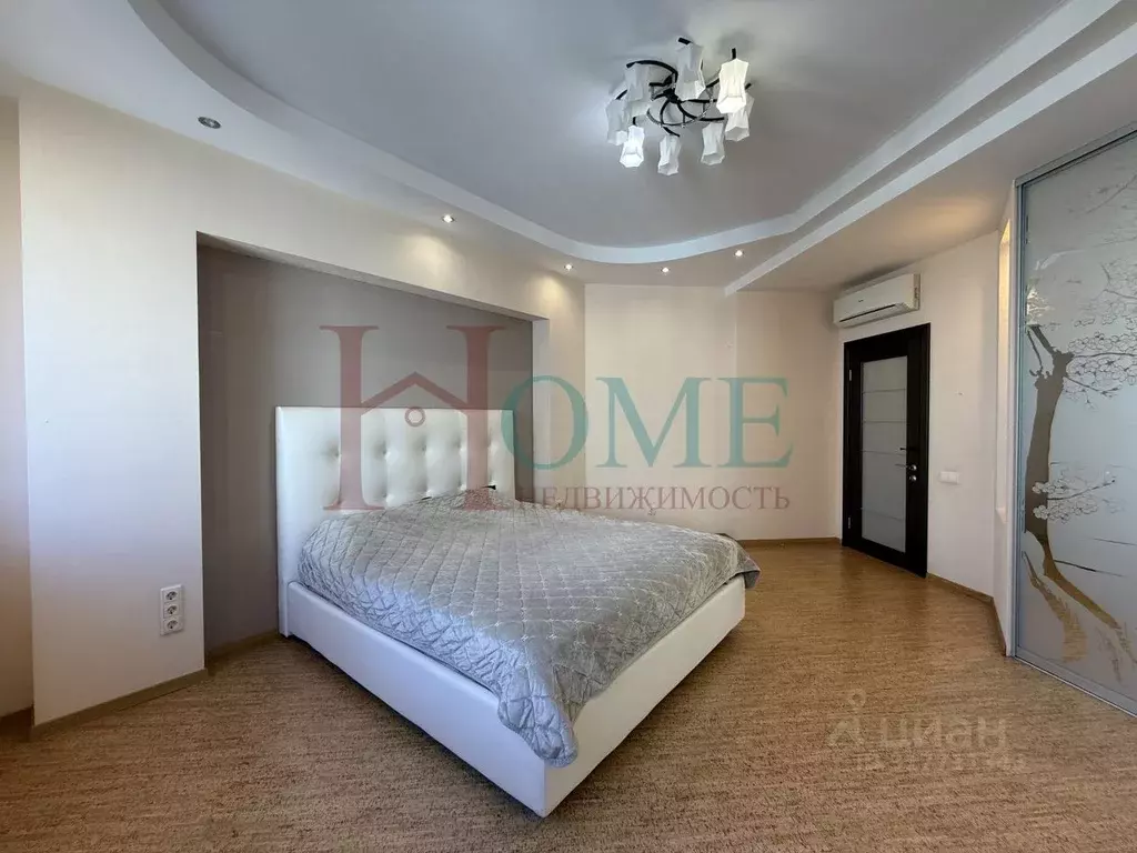 3-к кв. Новосибирская область, Новосибирск ул. Кирова, 44/2 (130.0 м) - Фото 0