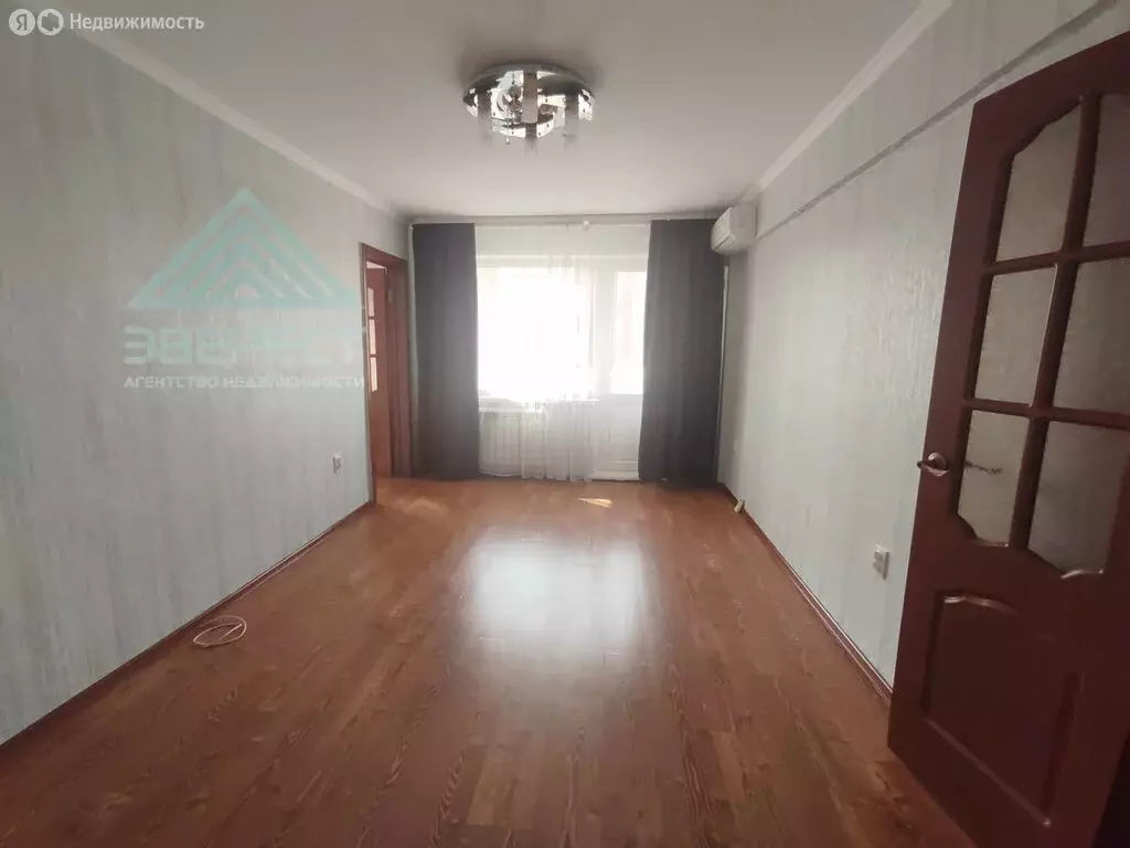 3-комнатная квартира: Черногорск, улица Калинина, 19А (57.7 м) - Фото 1