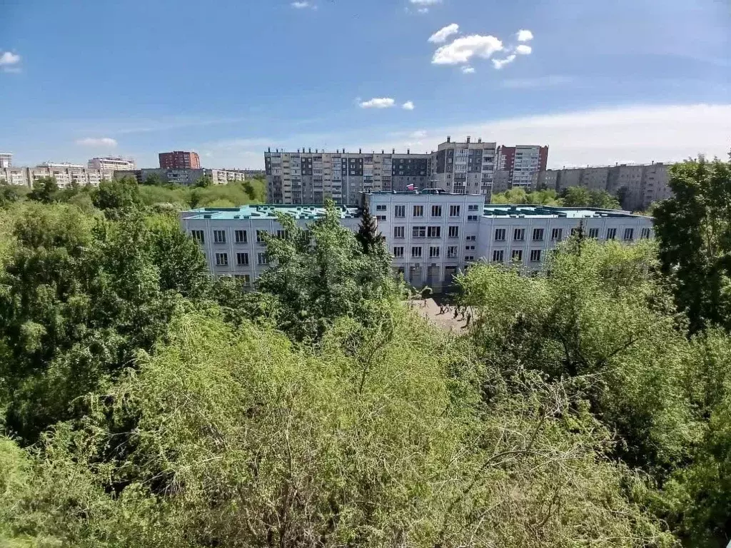 2-к кв. Челябинская область, Челябинск ул. Братьев Кашириных, 105А ... - Фото 0