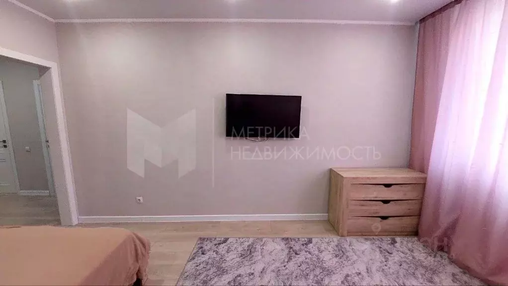 1-к кв. Тюменская область, Тюмень ул. Раушана Абдуллина, 6 (35.0 м) - Фото 0