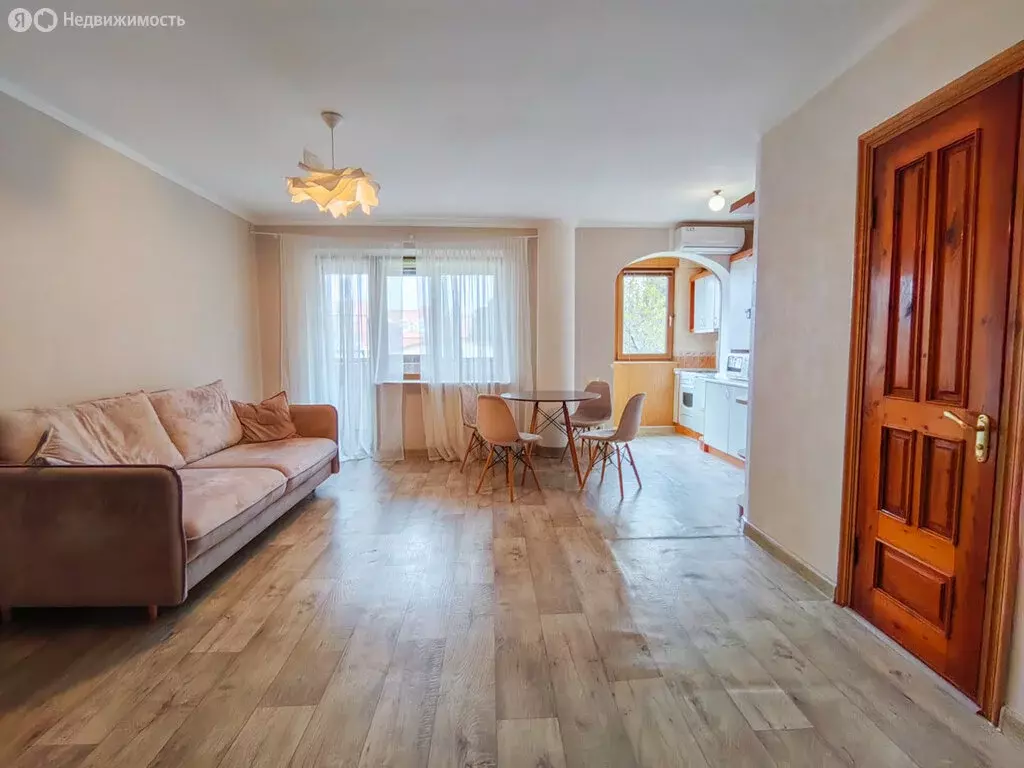 3-комнатная квартира: Алушта, улица Ленина, 30 (63.8 м) - Фото 1
