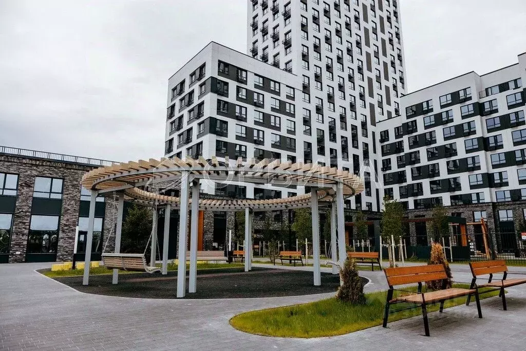 2-к кв. Тюменская область, Тюмень ул. Ветеранов Труда, 36к1 (57.0 м) - Фото 0