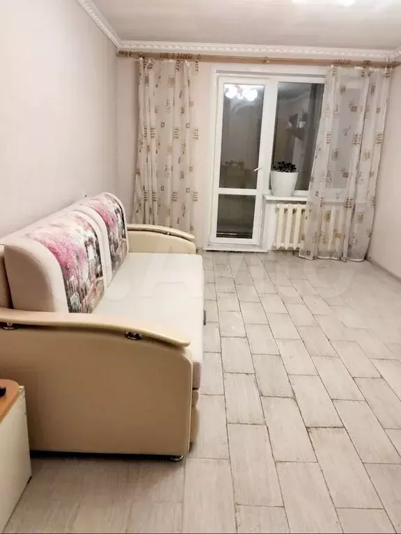 2-к. квартира, 60 м, 1/10 эт. - Фото 0