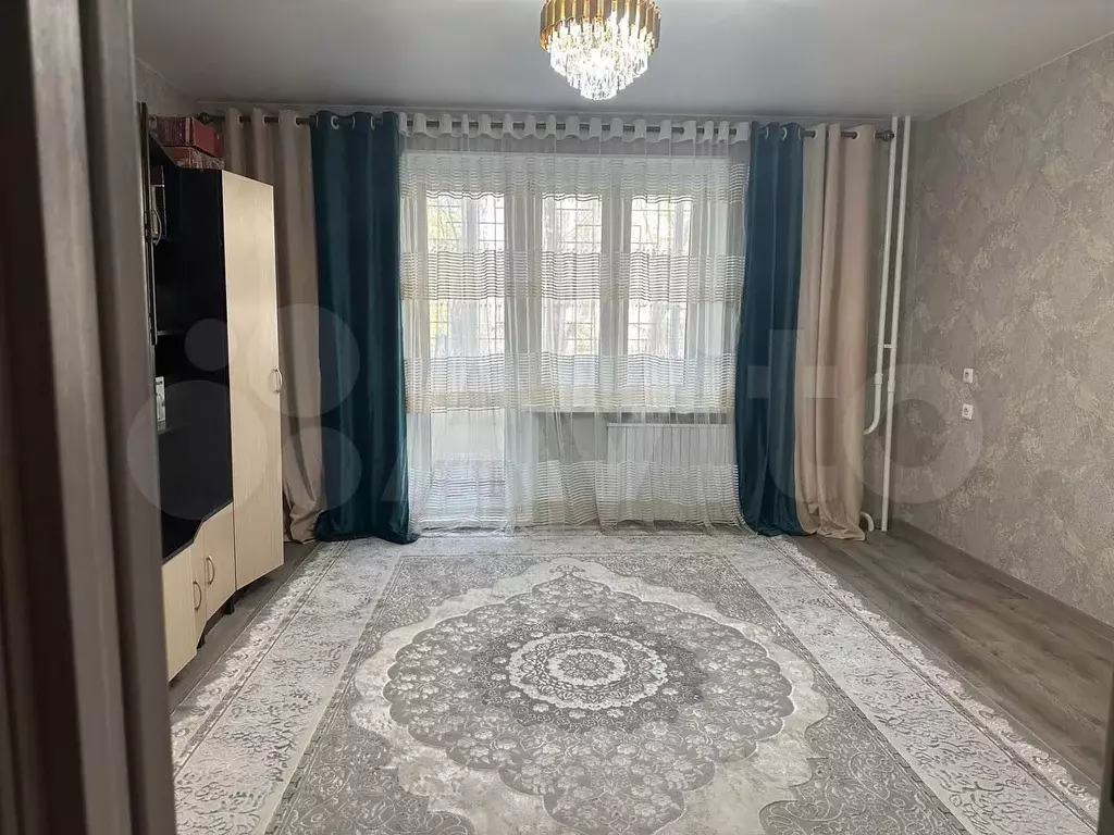 3-к. квартира, 90 м, 1/10 эт. - Фото 0
