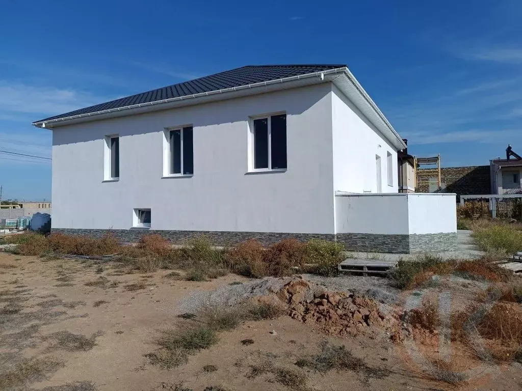 Дом в Крым, Евпатория городской округ, Заозерное пгт ул. Космическая, ... - Фото 1