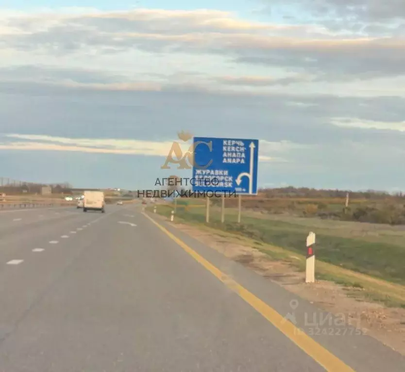 Участок в Крым, Кировский район, Первомайское с/пос, с. Изобильное ул. ... - Фото 1