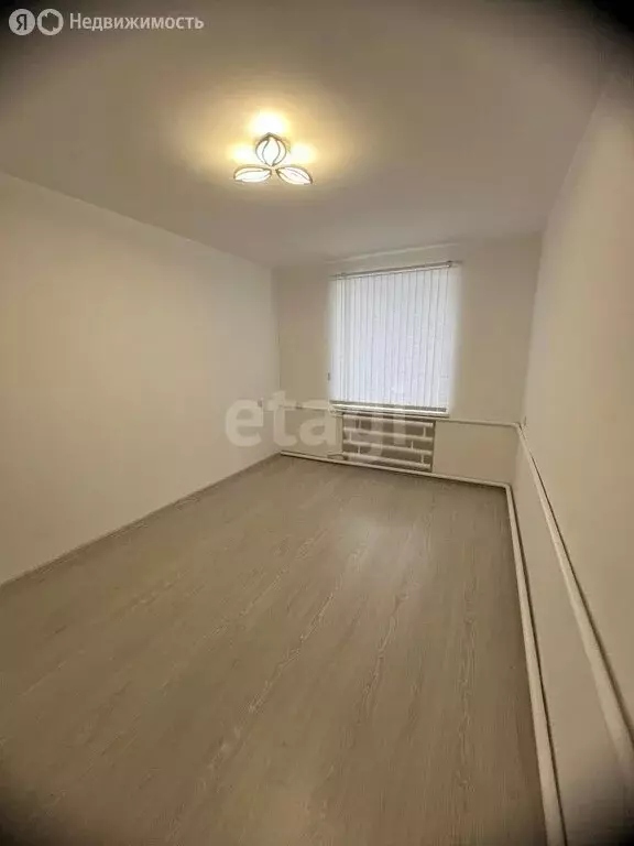 3-комнатная квартира: Карабулак, улица Балкоева, 34 (64.9 м) - Фото 0