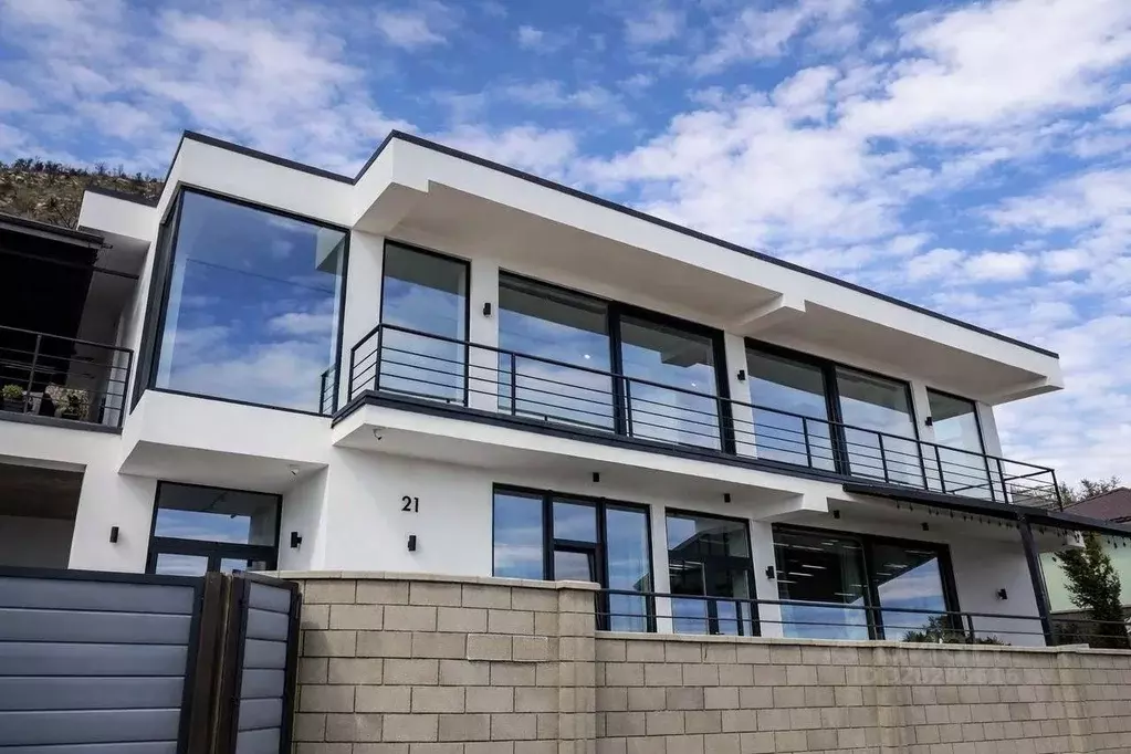 Дом в Крым, Алушта муниципальный округ, с. Лазурное ул. Карьерная, 21 ... - Фото 1