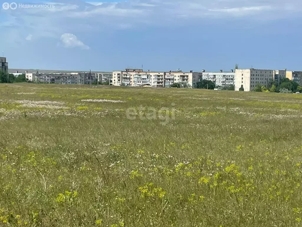 Участок в посёлок городского типа Новоозёрное, Сосновая улица (6 м) - Фото 0