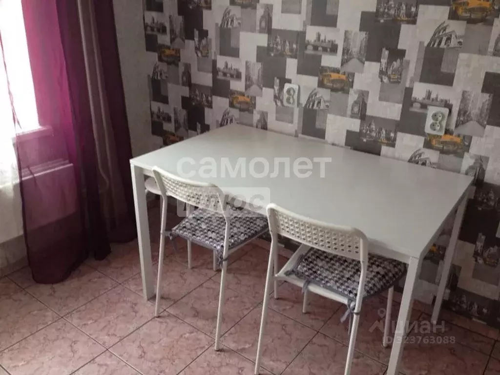 2-к кв. Свердловская область, Екатеринбург ул. Чекистов, 9 (50.0 м) - Фото 1