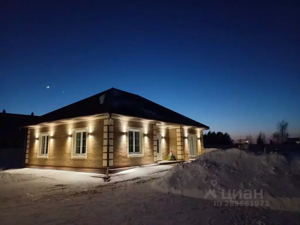 Дом в Новгородская область, Новгородский район, Ракомское с/пос, д. ... - Фото 0